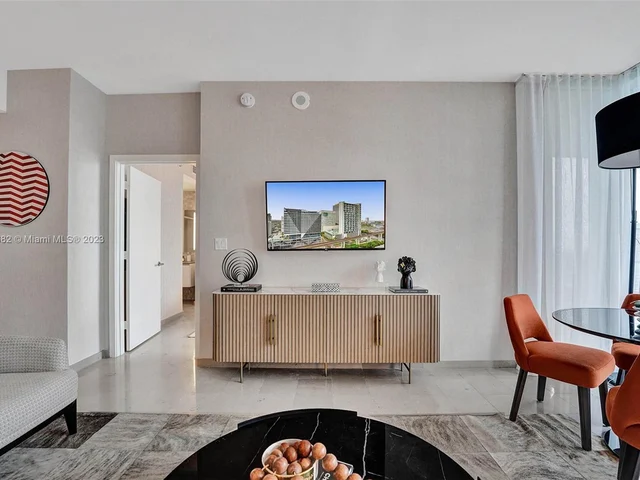 88 SW 7th St # 1408, Miami FL 33130