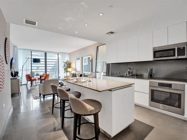 88 SW 7th St # 1408, Miami FL 33130