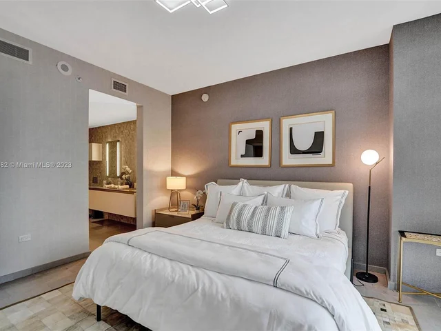 88 SW 7th St # 1408, Miami FL 33130