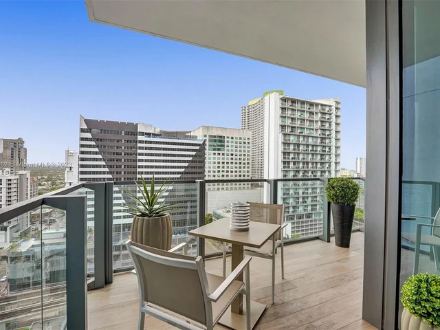 88 SW 7th St # 1408, Miami FL 33130