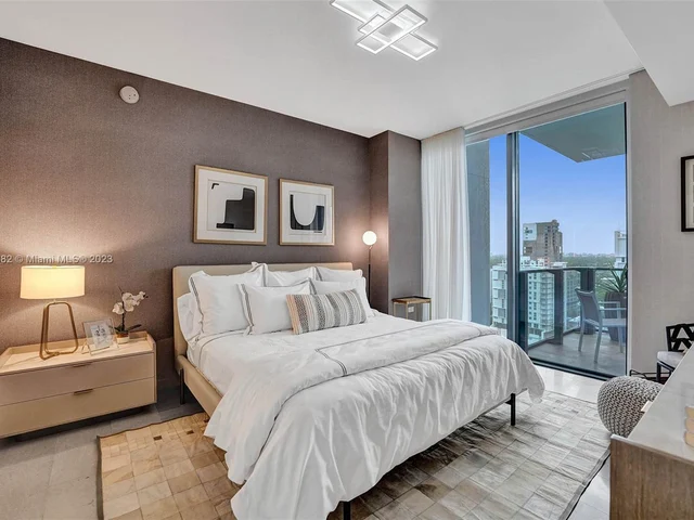 88 SW 7th St # 1408, Miami FL 33130