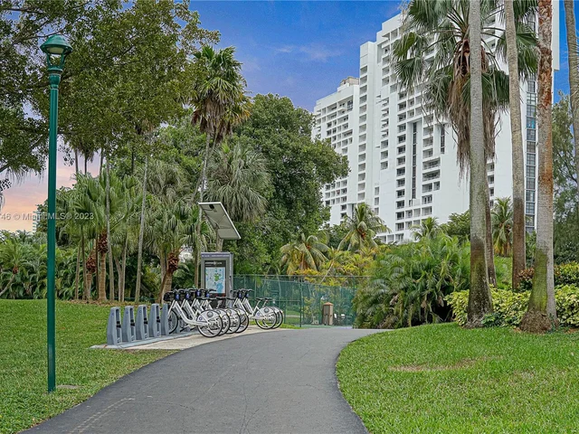 3500 Mystic Pointe Dr # 1504, Aventura FL 33180