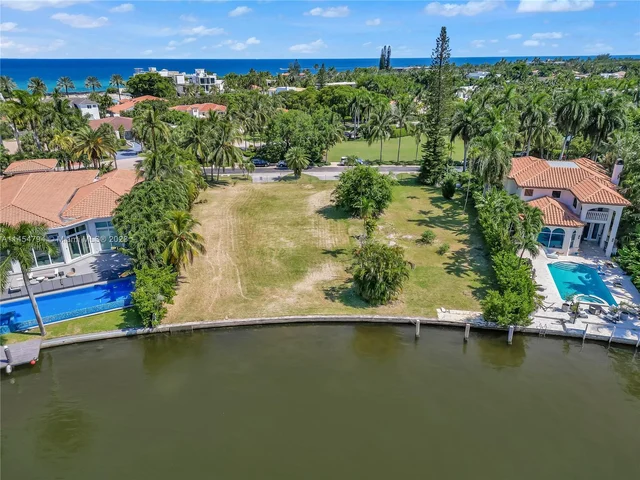 534 N Parkway Pkwy, Golden Beach FL 33160