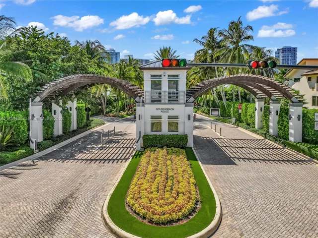 538 N Parkway Pkwy, Golden Beach FL 33160