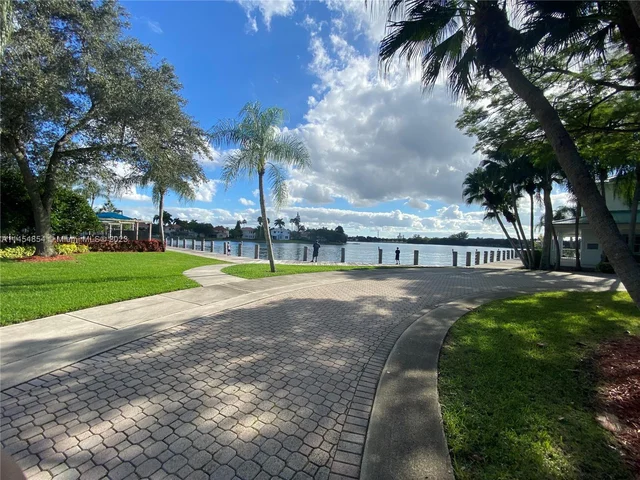 1231 NW 179th Ave, Pembroke Pines FL 33029