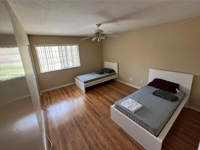 1231 NW 179th Ave, Pembroke Pines FL 33029