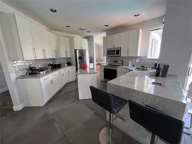 1231 NW 179th Ave, Pembroke Pines FL 33029