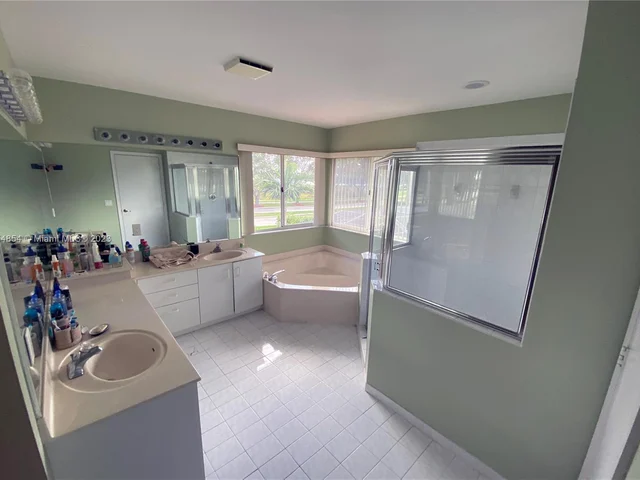 1231 NW 179th Ave, Pembroke Pines FL 33029