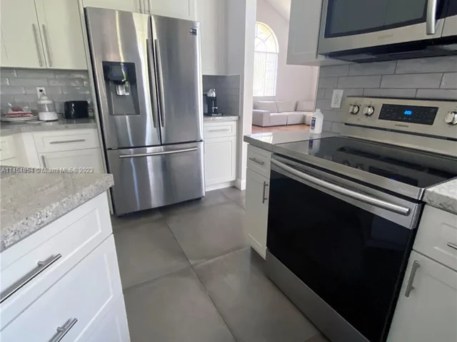 1231 NW 179th Ave, Pembroke Pines FL 33029