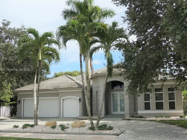 8006 N Savannah Cir, Davie FL 33328