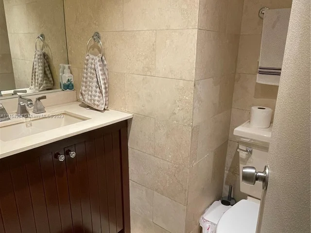 10185 Collins Ave # 222, Bal Harbour FL 33154