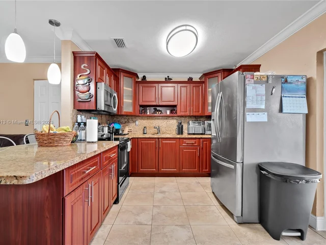 8849 NW 108th St, Hialeah Gardens FL 33018