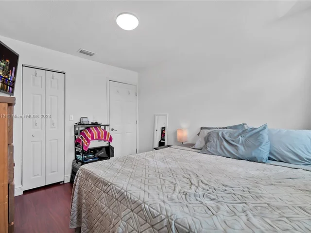 8849 NW 108th St, Hialeah Gardens FL 33018