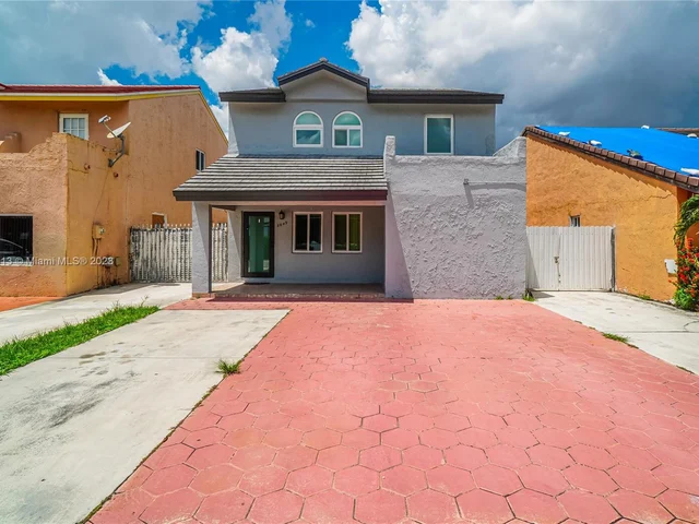 8849 NW 108th St, Hialeah Gardens FL 33018