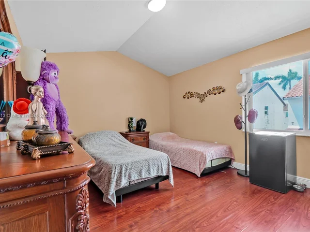 8849 NW 108th St, Hialeah Gardens FL 33018