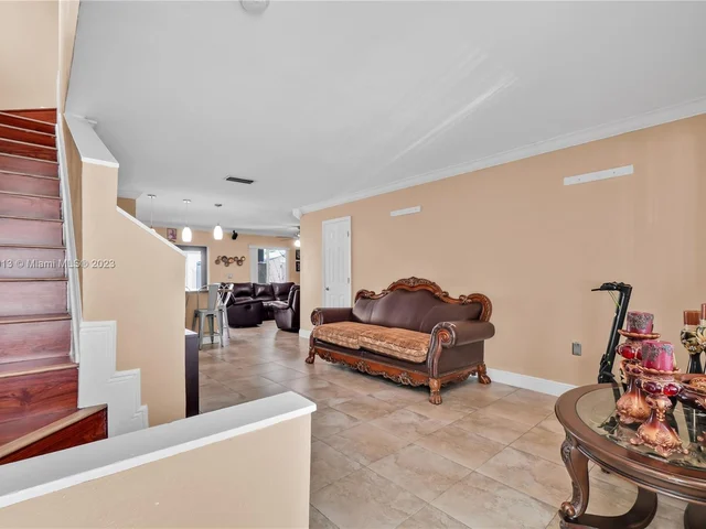 8849 NW 108th St, Hialeah Gardens FL 33018