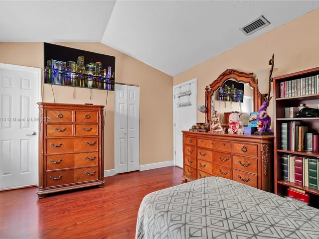 8849 NW 108th St, Hialeah Gardens FL 33018