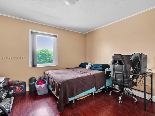 8849 NW 108th St, Hialeah Gardens FL 33018