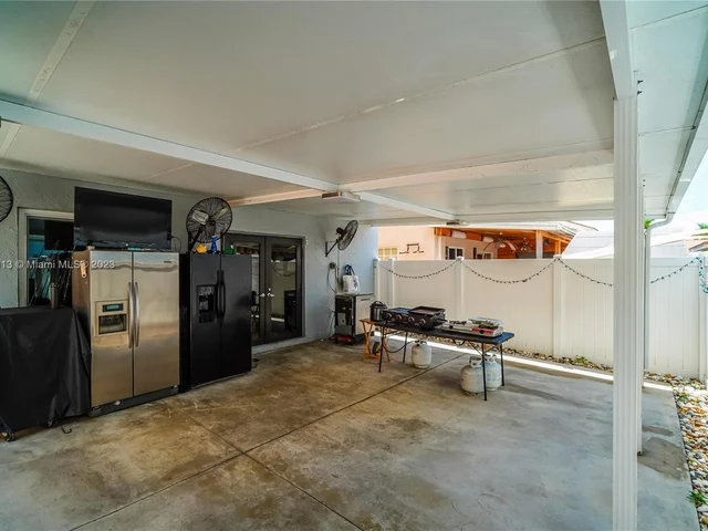 8849 NW 108th St, Hialeah Gardens FL 33018