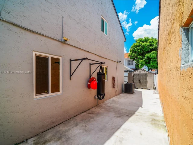 8849 NW 108th St, Hialeah Gardens FL 33018