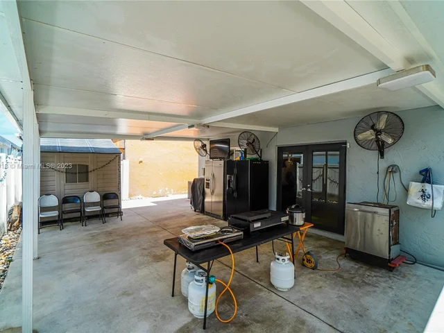 8849 NW 108th St, Hialeah Gardens FL 33018