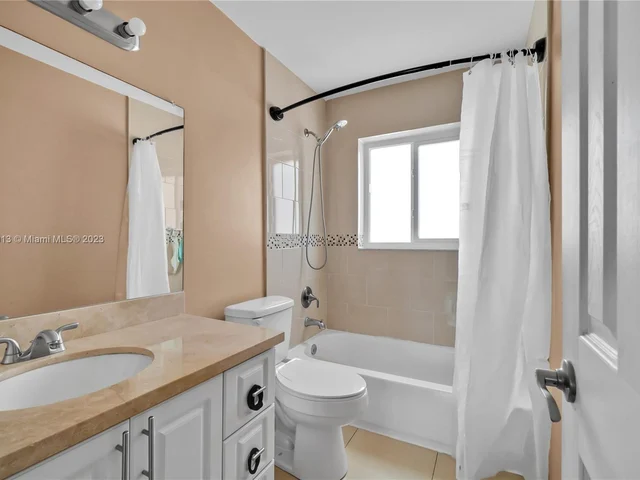 8849 NW 108th St, Hialeah Gardens FL 33018