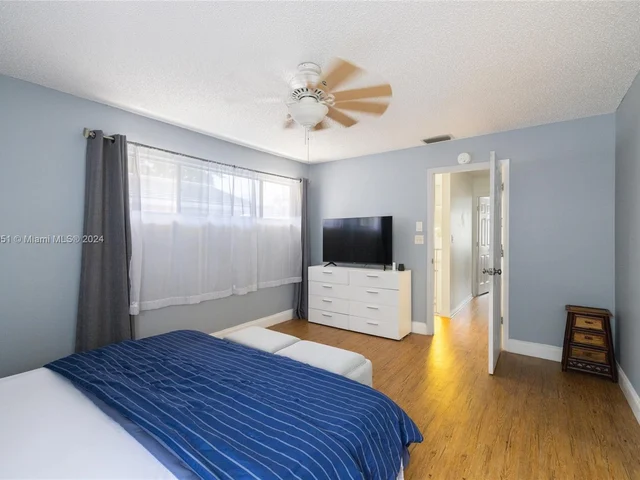 10600 La Placida Dr, Coral Springs FL 33065