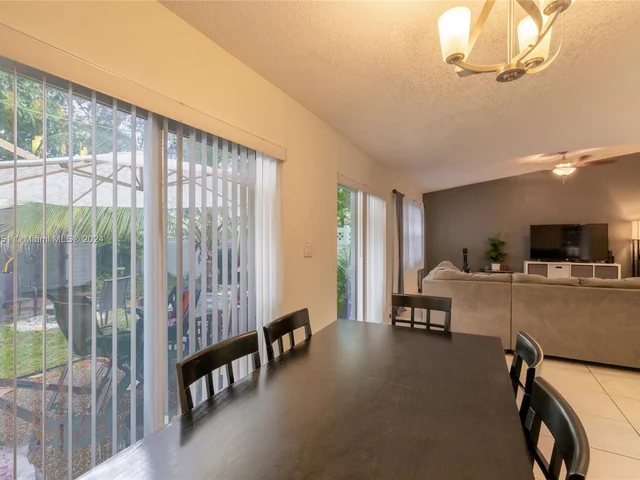 10600 La Placida Dr, Coral Springs FL 33065