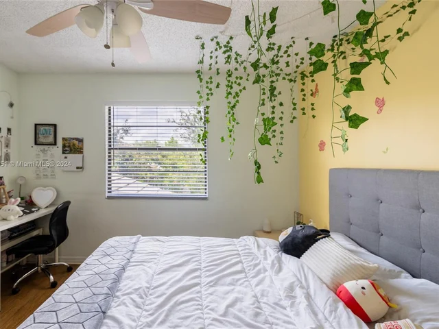 10600 La Placida Dr, Coral Springs FL 33065