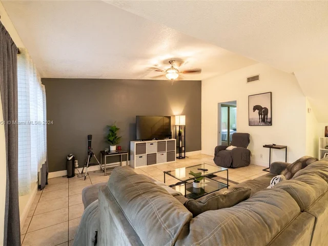 10600 La Placida Dr, Coral Springs FL 33065