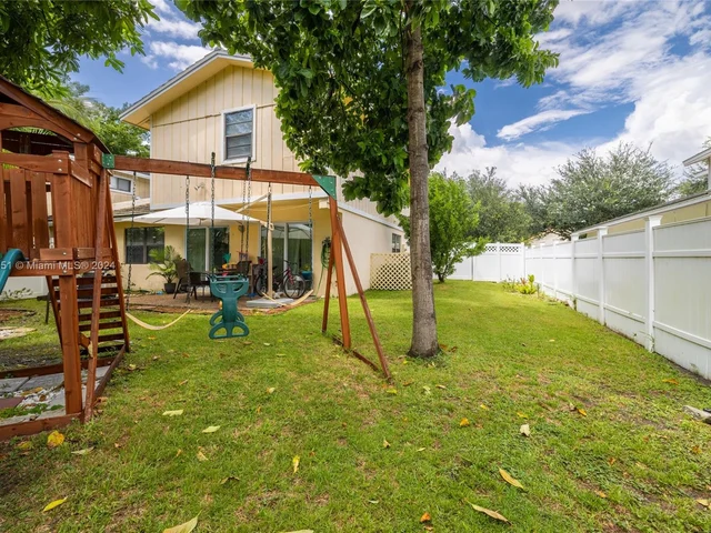 10600 La Placida Dr, Coral Springs FL 33065