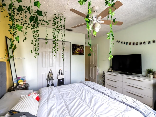 10600 La Placida Dr, Coral Springs FL 33065