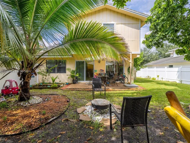 10600 La Placida Dr, Coral Springs FL 33065