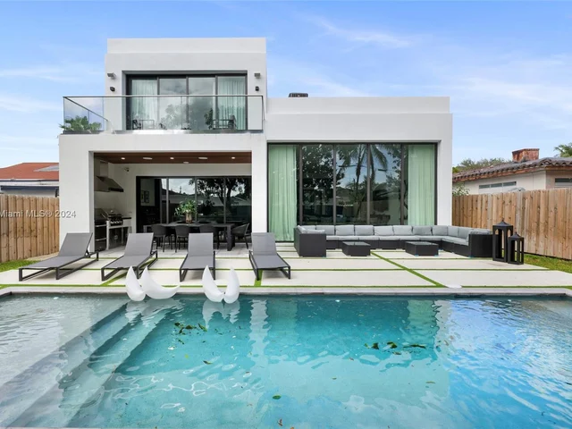 80 NW 45th St, Miami FL 33127