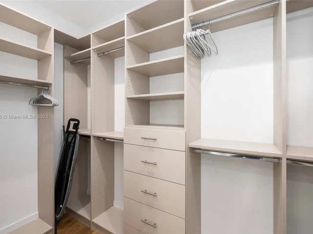 80 NW 45th St, Miami FL 33127