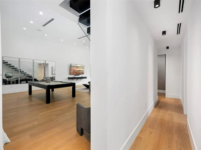 80 NW 45th St, Miami FL 33127