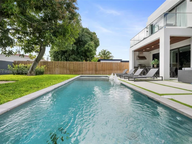 80 NW 45th St, Miami FL 33127