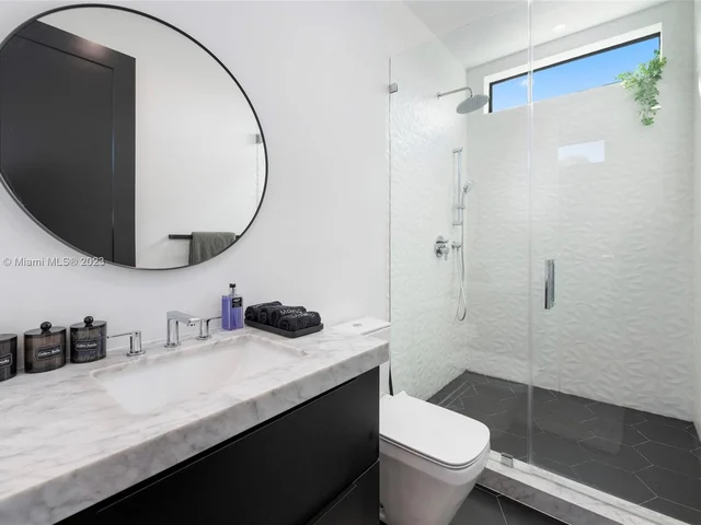 80 NW 45th St, Miami FL 33127