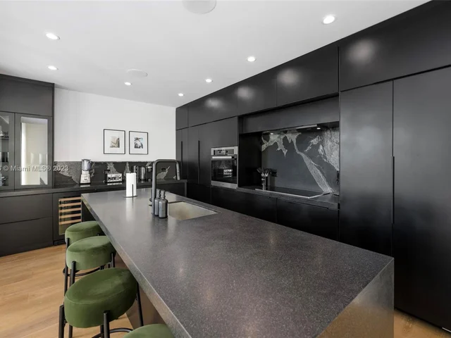 80 NW 45th St, Miami FL 33127