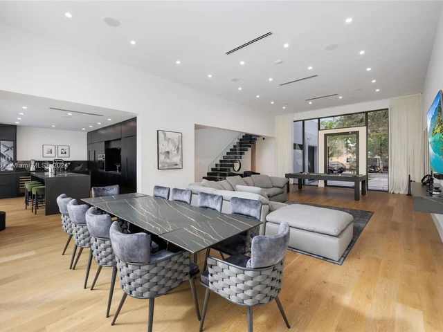 80 NW 45th St, Miami FL 33127