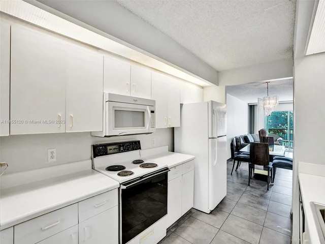 950 SW 138th Ave # 203B, Pembroke Pines FL 33027