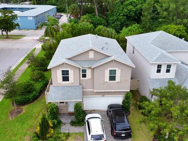 1801 Lake Cove Dr, Lake Worth FL 33460