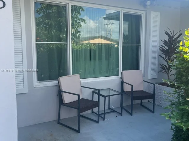 1525 NW 70th Ln, Margate FL 33063