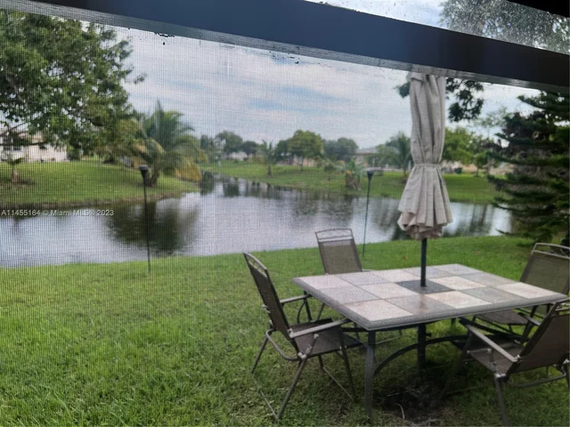 1525 NW 70th Ln, Margate FL 33063