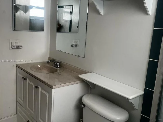 1525 NW 70th Ln, Margate FL 33063