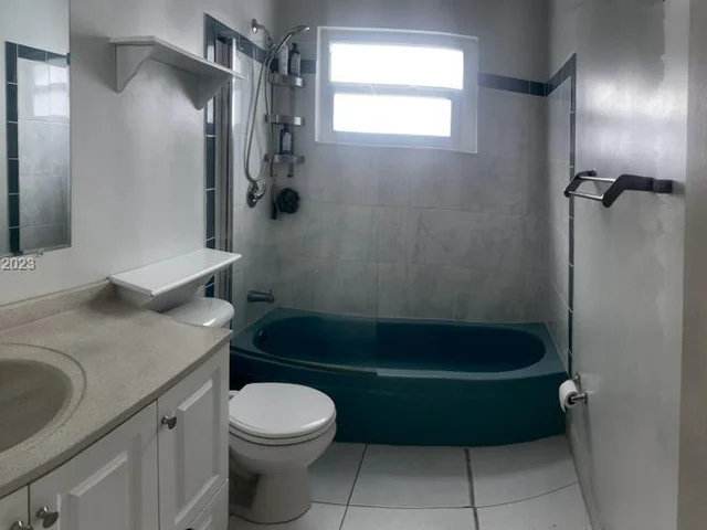 1525 NW 70th Ln, Margate FL 33063