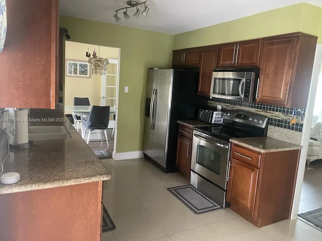 1525 NW 70th Ln, Margate FL 33063