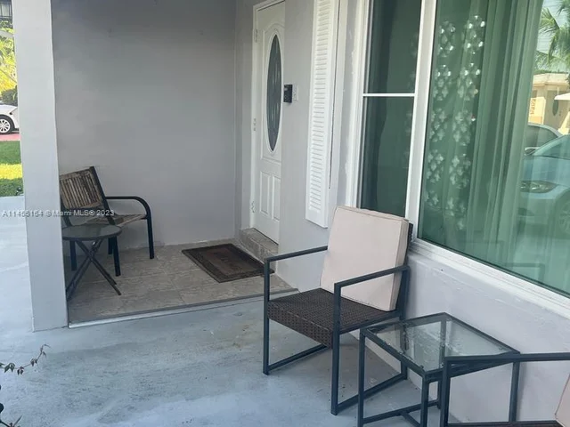 1525 NW 70th Ln, Margate FL 33063