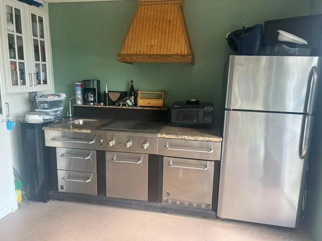 1525 NW 70th Ln, Margate FL 33063