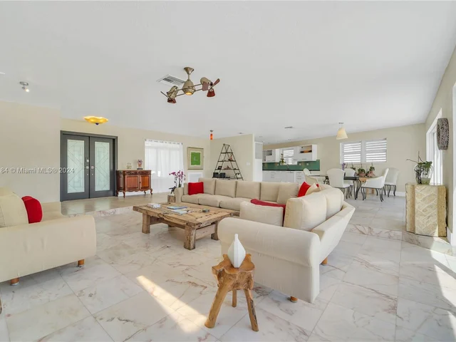 6485 SW 52nd St, Miami FL 33155